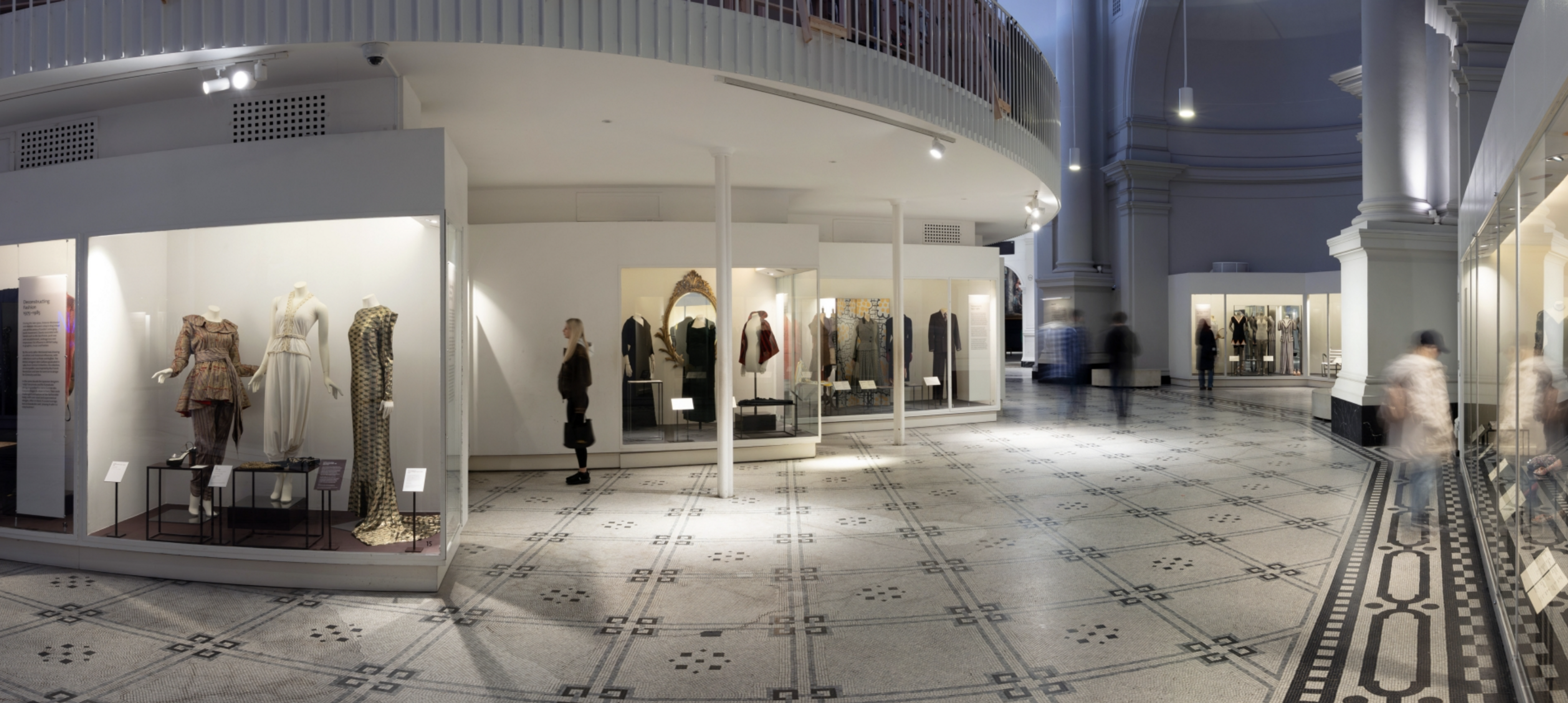 BURBERRY galerie de mode &agrave; londres mus&eacute;e