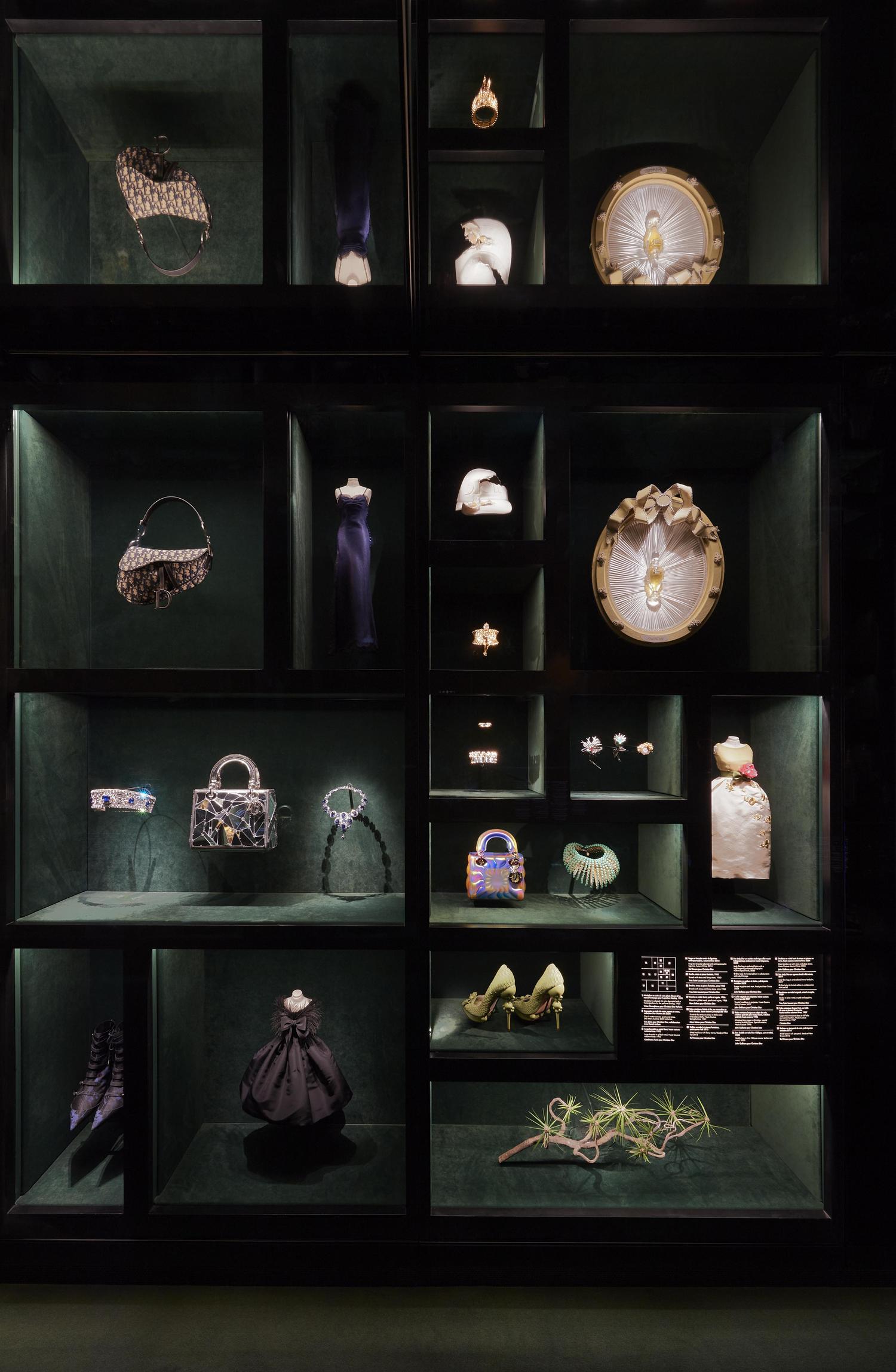 Dior nouvelle exposition avenue montaigne 2023 2024