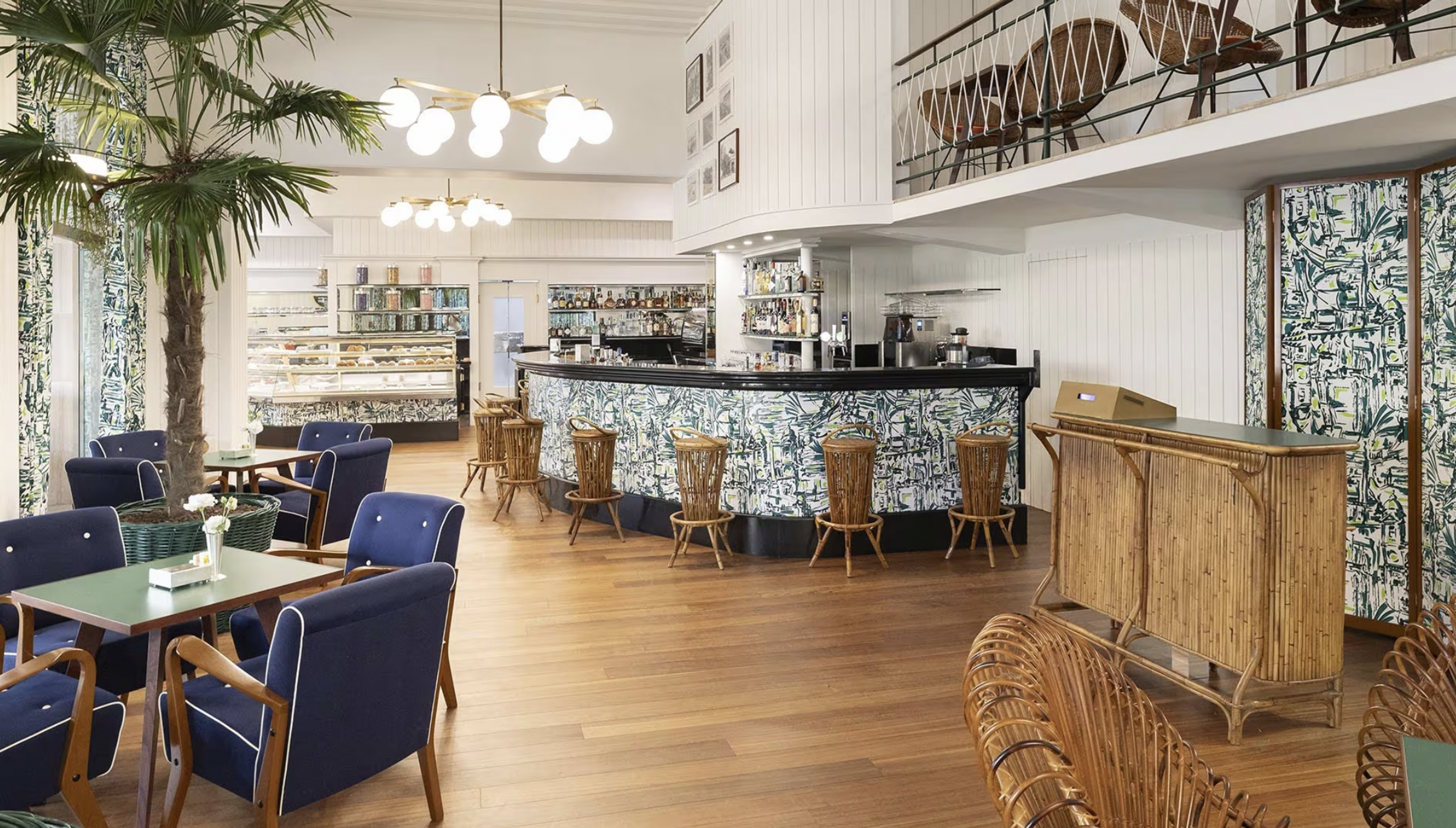 prada nouveau caf&eacute;