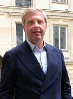 Les contrefaçons ne se limitent plus aux produits de mauvaise qualité mais cherchent désormais à imiter parfaitement l’expérience du luxe