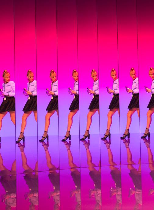 Chanel dévoile son clip publicitaire - et une chanson inédite - avec Angèle