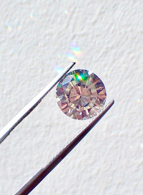 De Beers Group lance la commercialisation de son outil retail pour la vérification des diamants