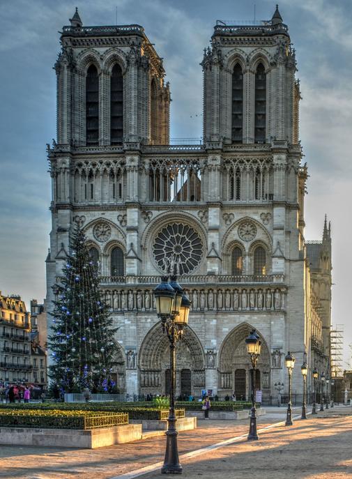 Jean-Charles de Castelbajac va dessiner les vêtements liturgiques pour la réouverture de Notre-Dame