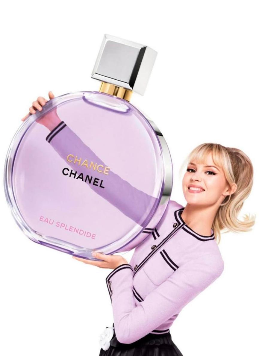 La chanteuse Angèle devient de visage du nouveau parfum Chance de Chanel
