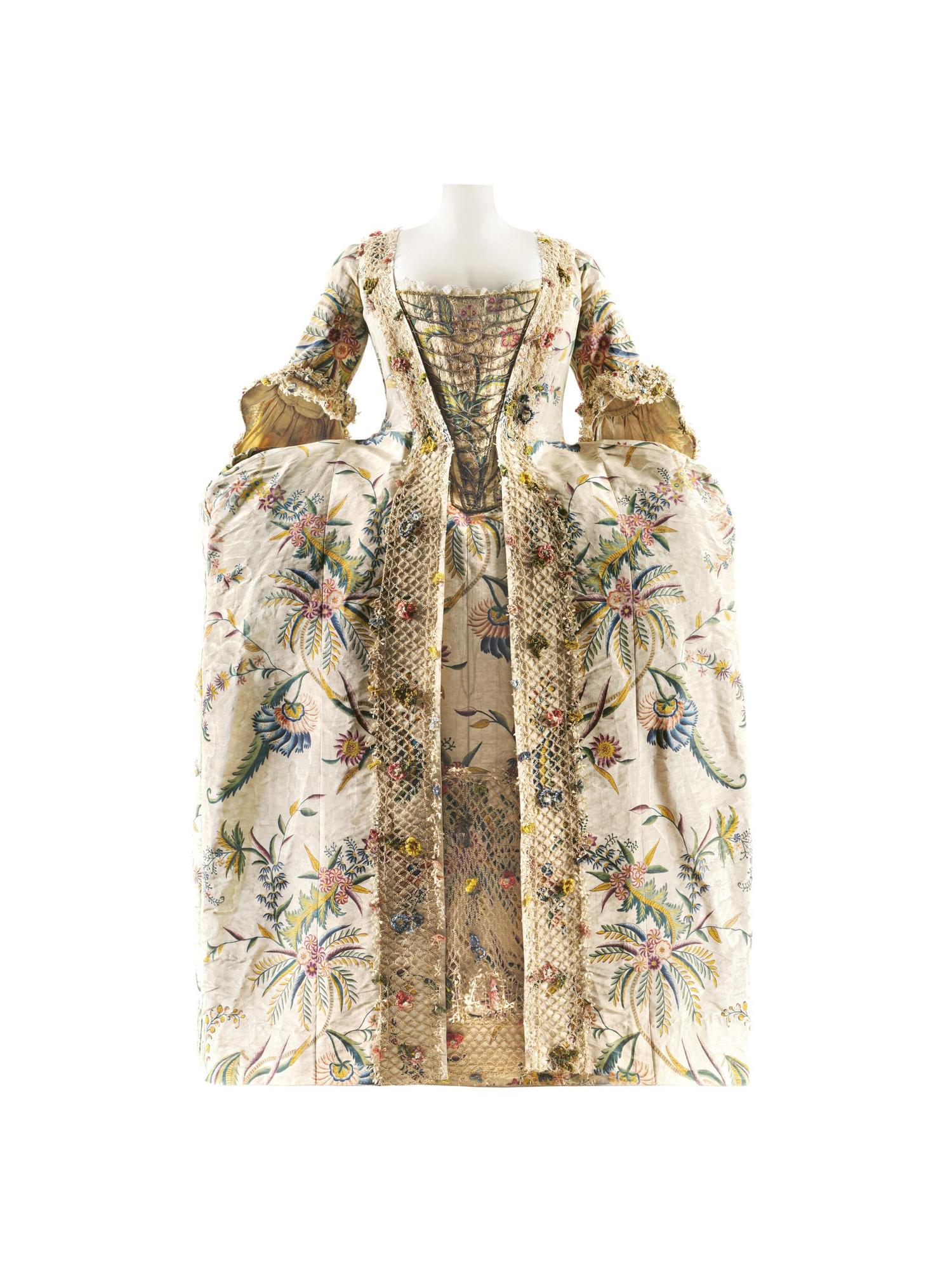 robe fran&ccedil;aise met mus&eacute;e