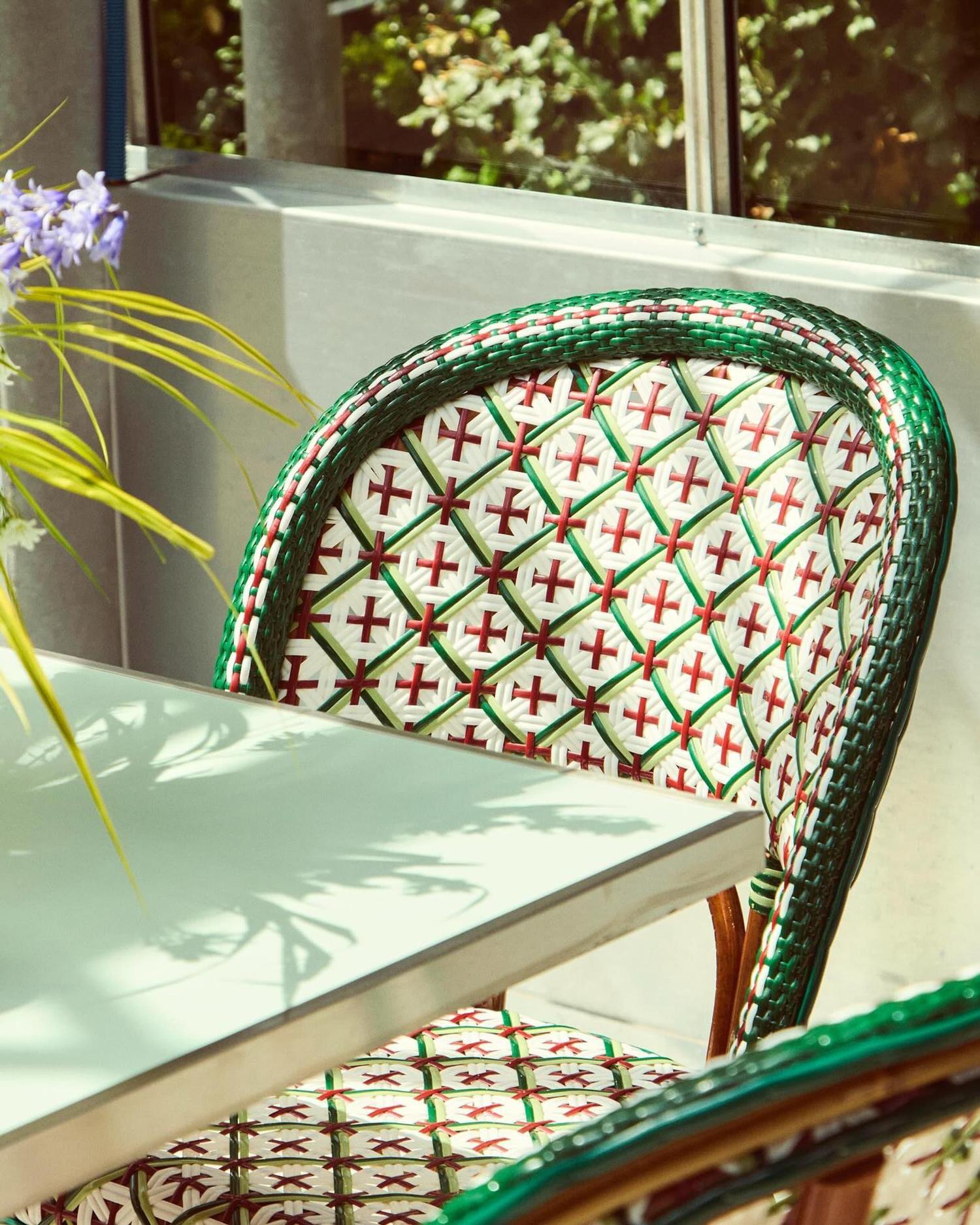 salon de th&eacute; jardin kerdalo louboutin