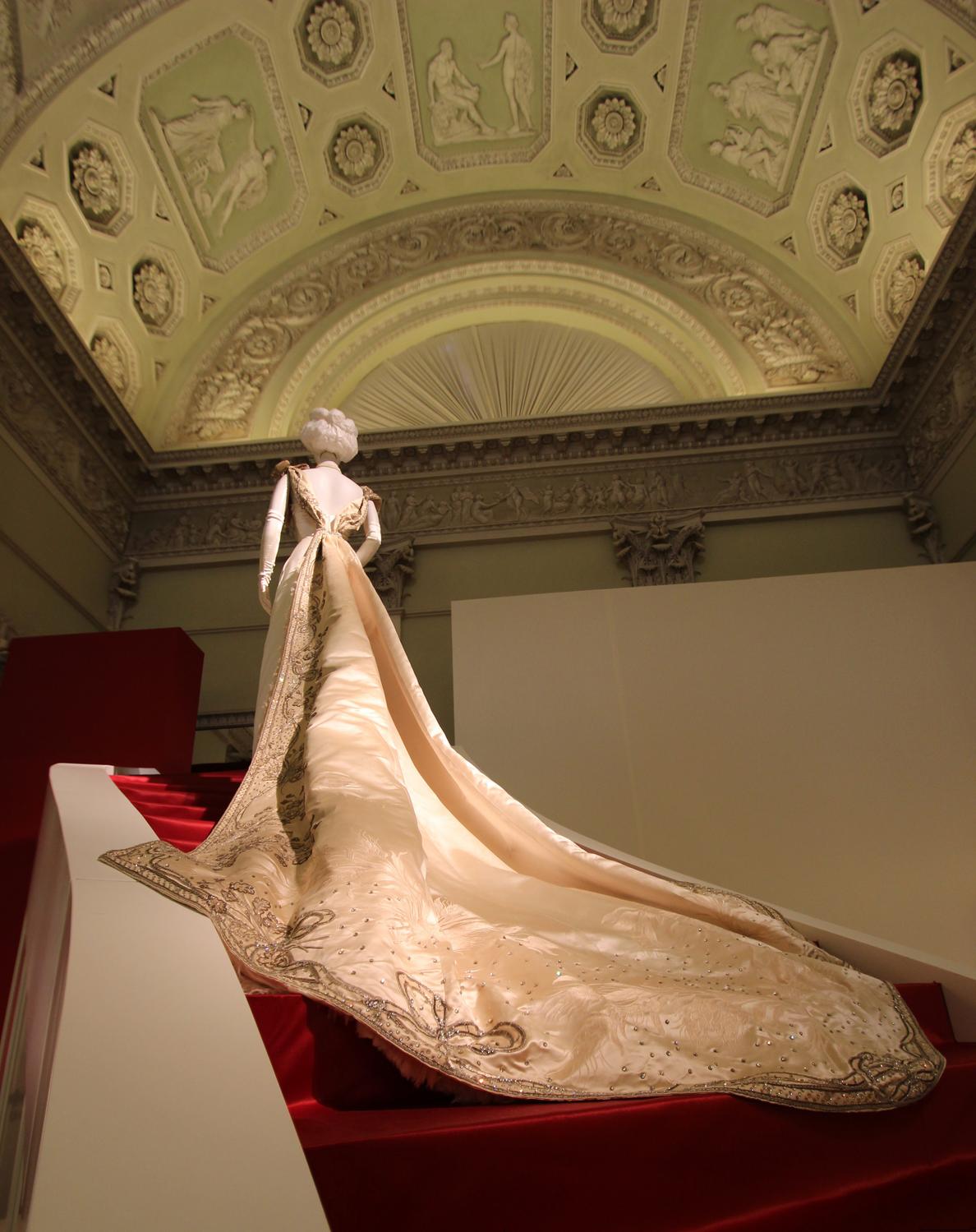 exposition haute couture worth